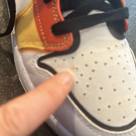 Air Jordan Mid SE size 6Y - Picture 4 of 4